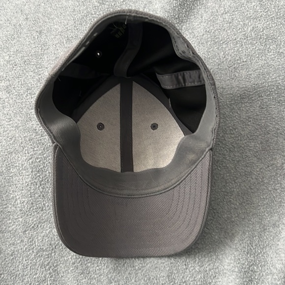 Under Armour Youth Baseball Hat - Picture 3 of 5